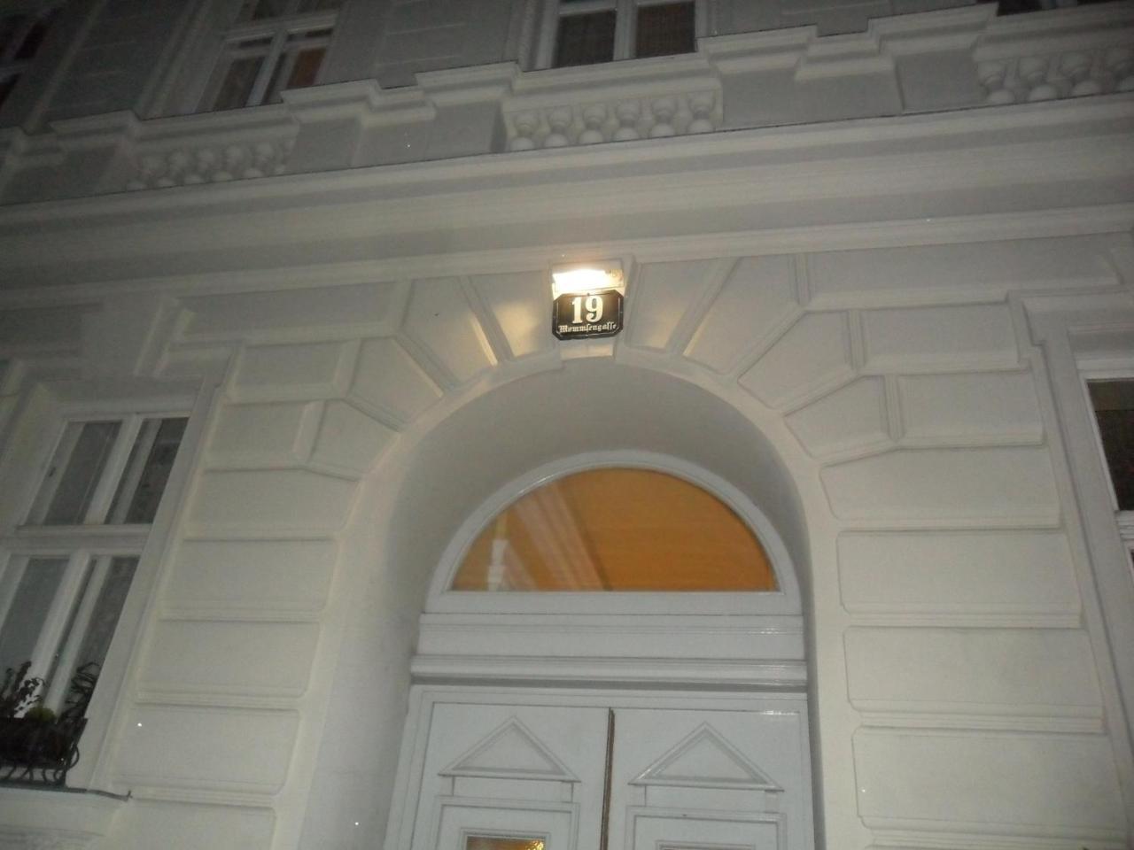 Luxury Near Castle Hotel เวียนนา ภายนอก รูปภาพ